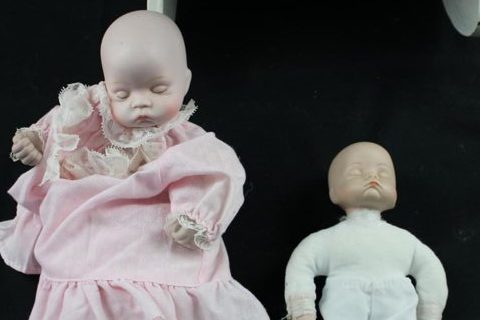 Puppen Schaukelbett weiß / blau mit 2 Puppen